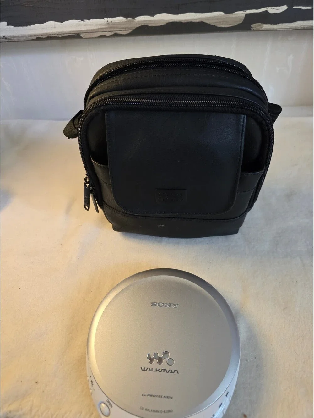 Sony D-EJ360 CD Walkman Portable Player Tested Working With Case Logic Bag